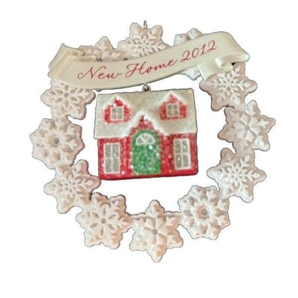 2012 Hallmark Keepsake New Home White Wreath Red House 3 1/2" Diameter